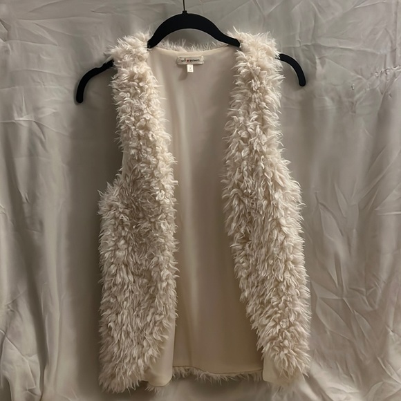 Self Esteem | Jackets & Coats | Self Esteem White Fluffy Vest M | Poshmark